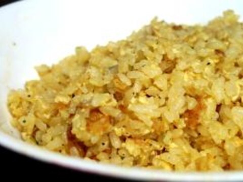 最初に卵と混ぜちゃいます 炊きたてご飯で炒飯 レシピ 作り方 By ブラックはやて 楽天レシピ